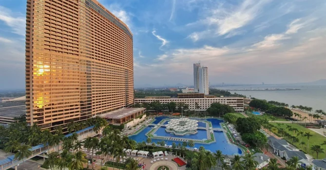 11._Ambassador_City_Jomtien_Tower-1536x1152